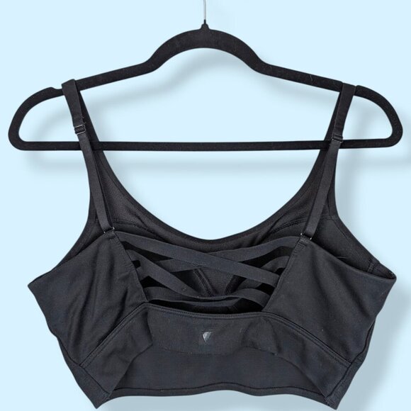 Victoria's Secret Black On Point Sports Bra - Picture 2 of 6